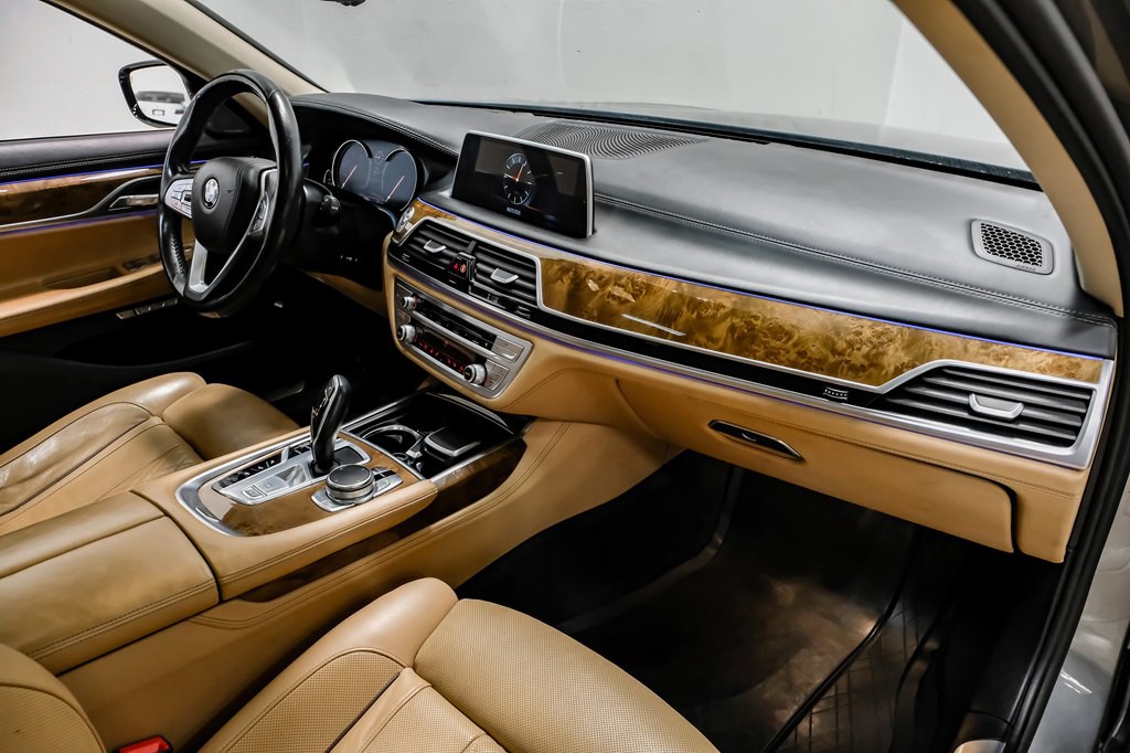 2016 BMW 7 Series Image 11