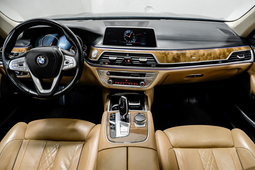 2016 BMW 7 Series Image 12
