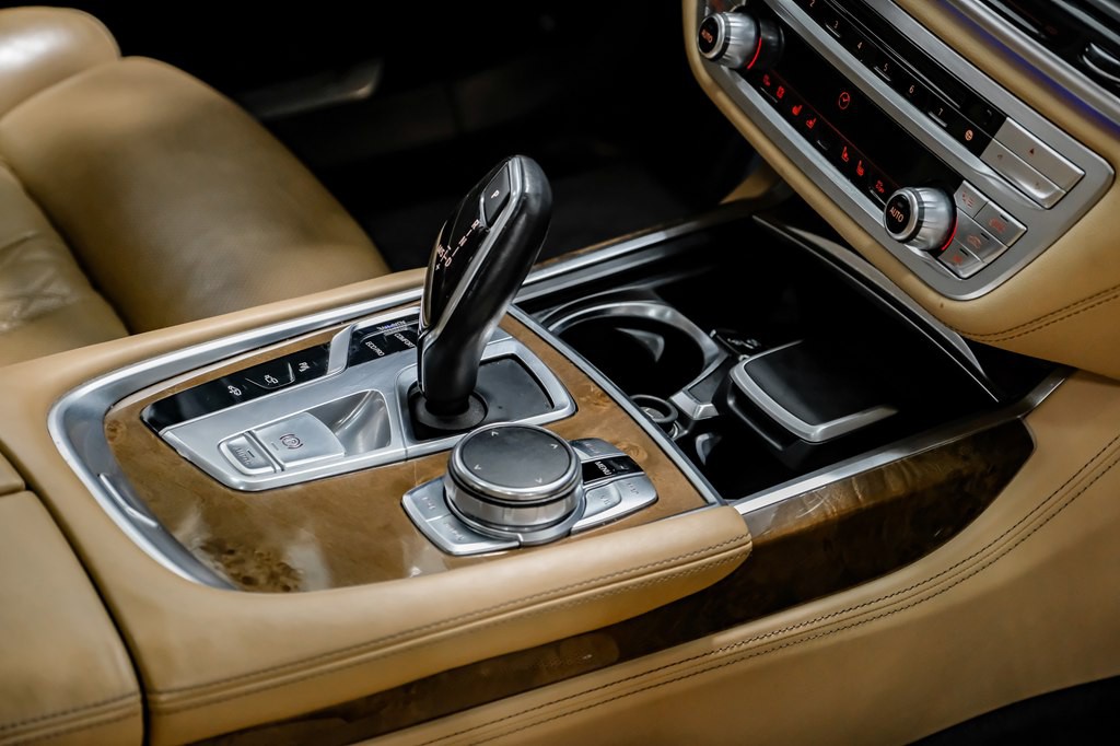 2016 BMW 7 Series Image 22