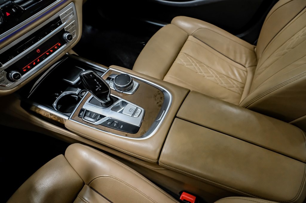 2016 BMW 7 Series Image 23
