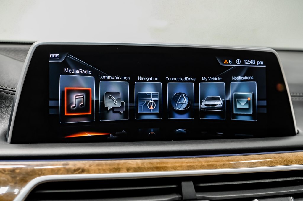 2016 BMW 7 Series Image 24