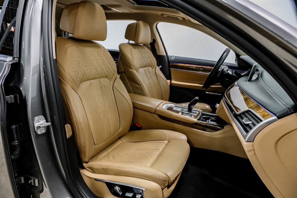 2016 BMW 7 Series Image 30