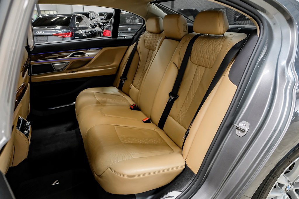2016 BMW 7 Series Image 34