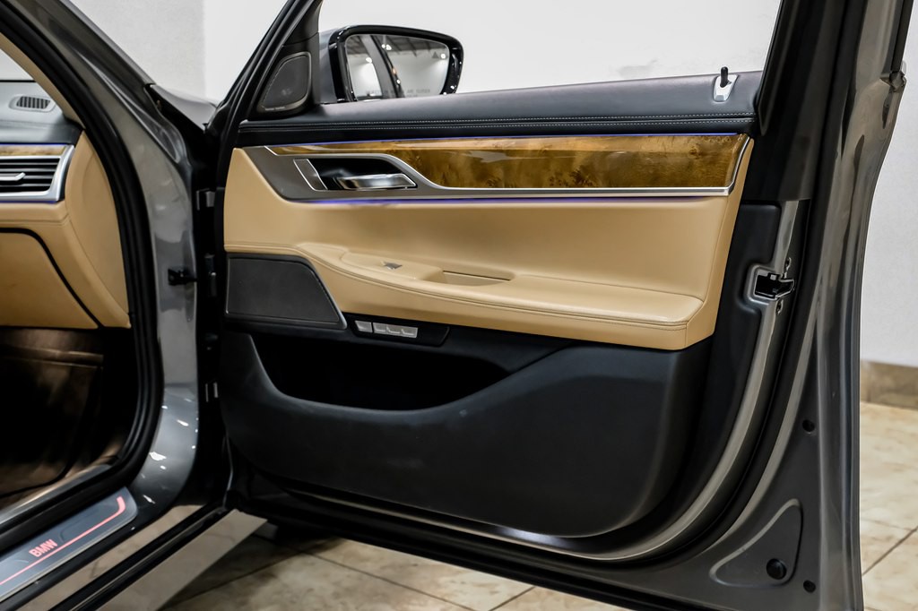 2016 BMW 7 Series Image 39