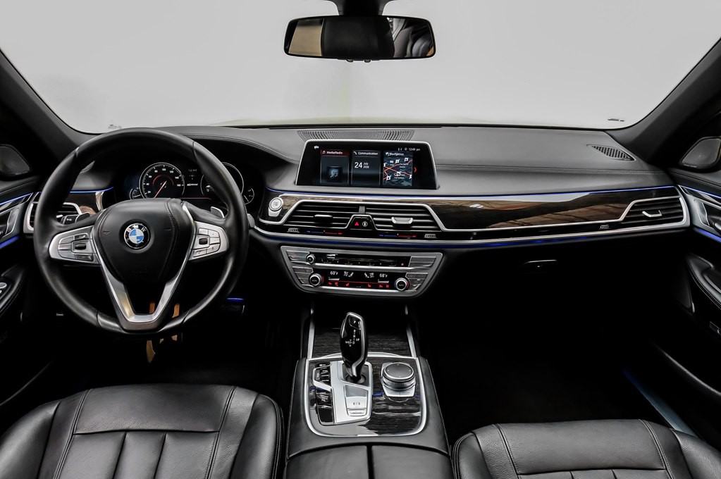 2018 BMW 7 Series Image 16