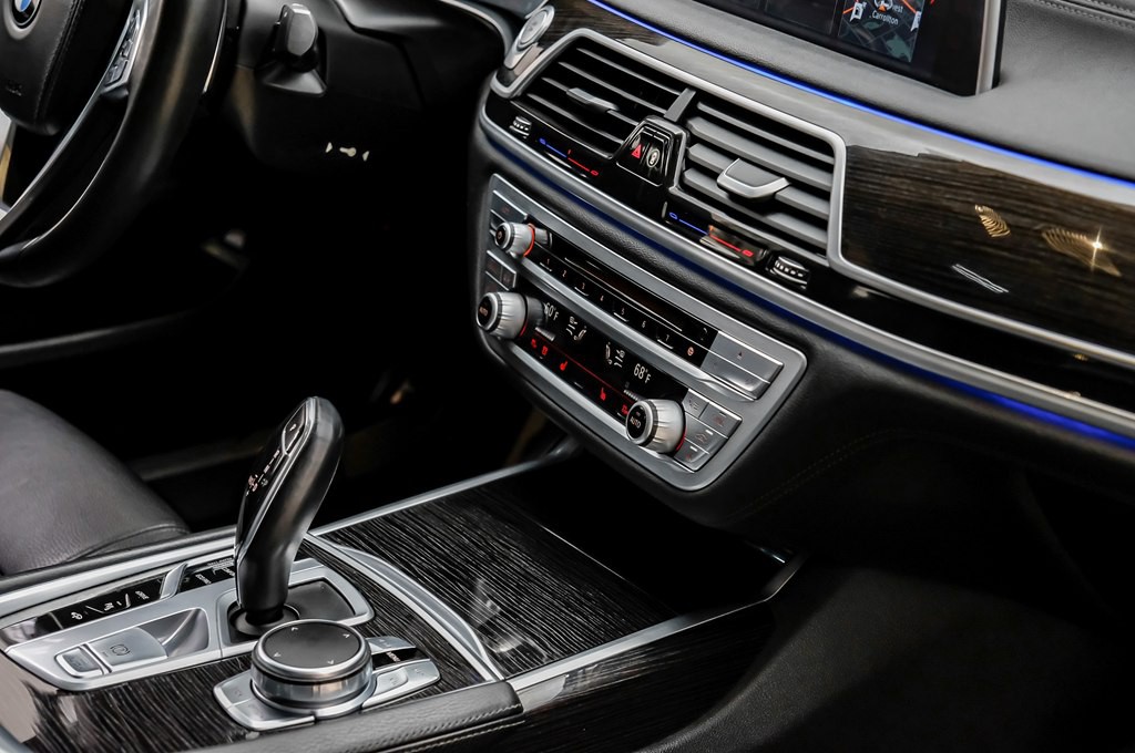 2018 BMW 7 Series Image 25