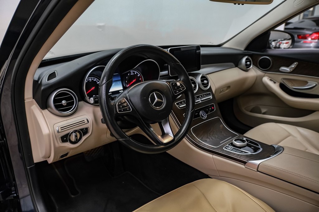 2018 Mercedes-Benz C-Class Image 3