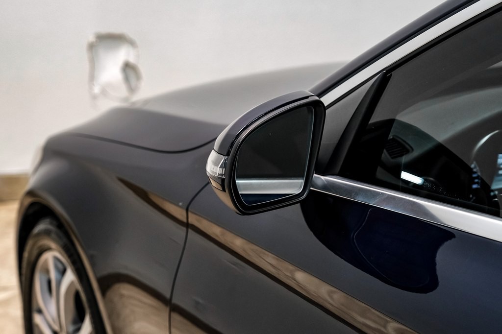 2018 Mercedes-Benz C-Class Image 40
