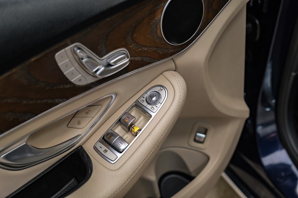 2018 Mercedes-Benz C-Class Image 43