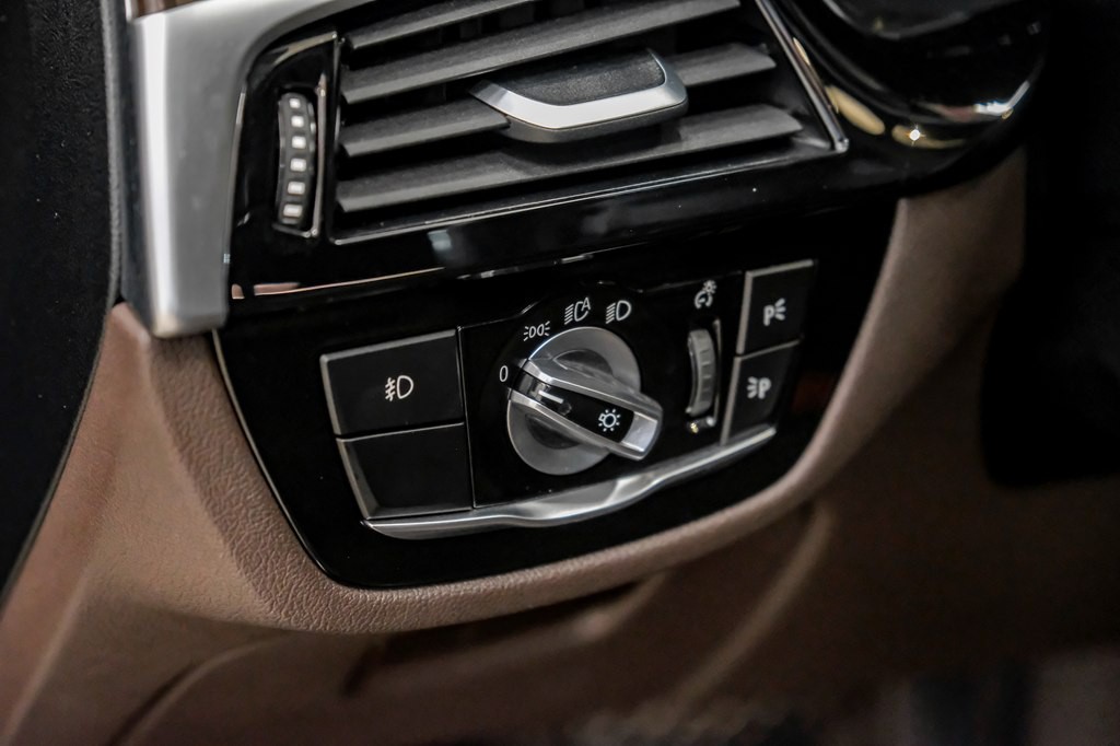 2018 BMW 5 Series Image 30
