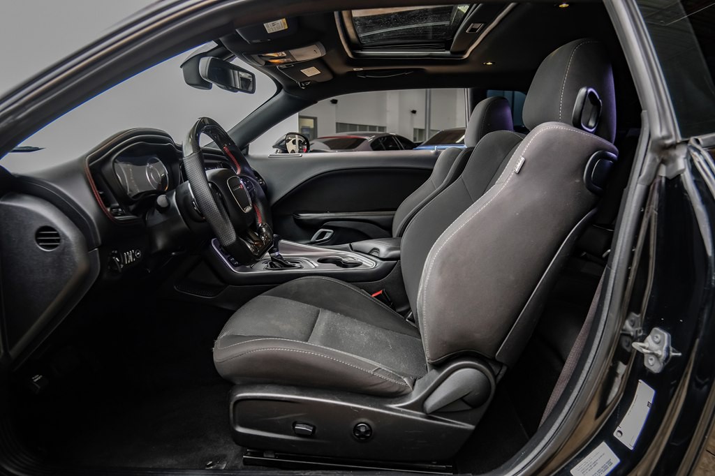2017 Dodge Challenger Image 4