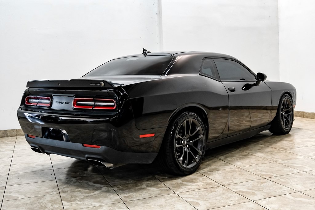 2017 Dodge Challenger Image 8