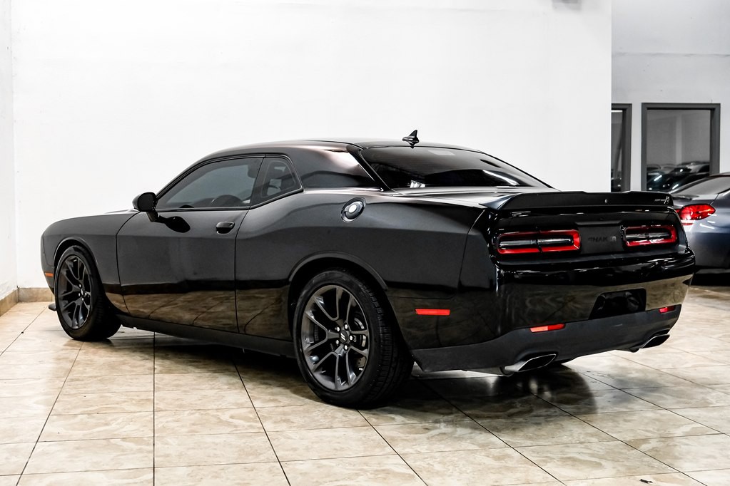 2017 Dodge Challenger Image 10