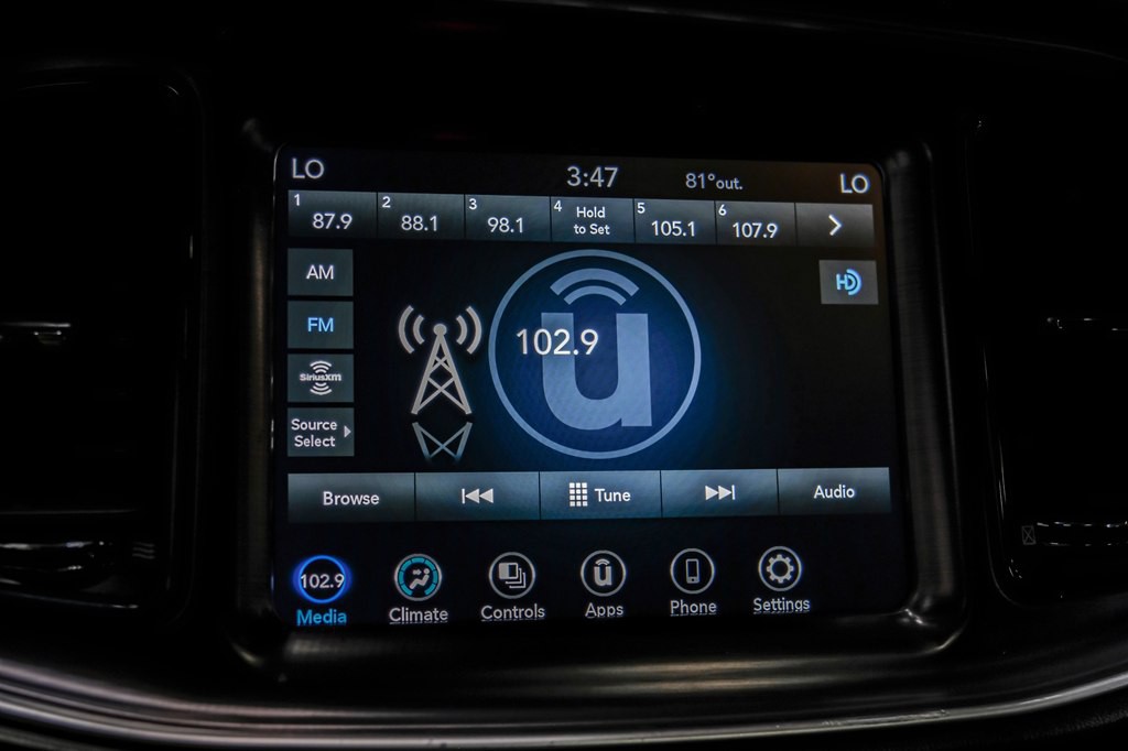2017 Dodge Challenger Image 24