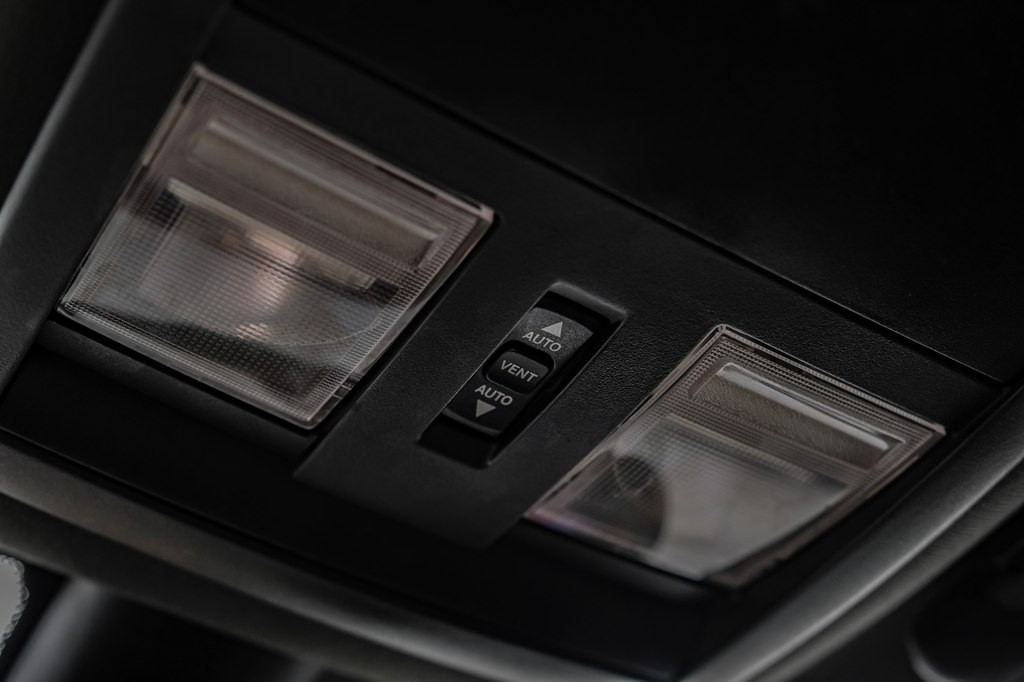 2017 Dodge Challenger Image 32