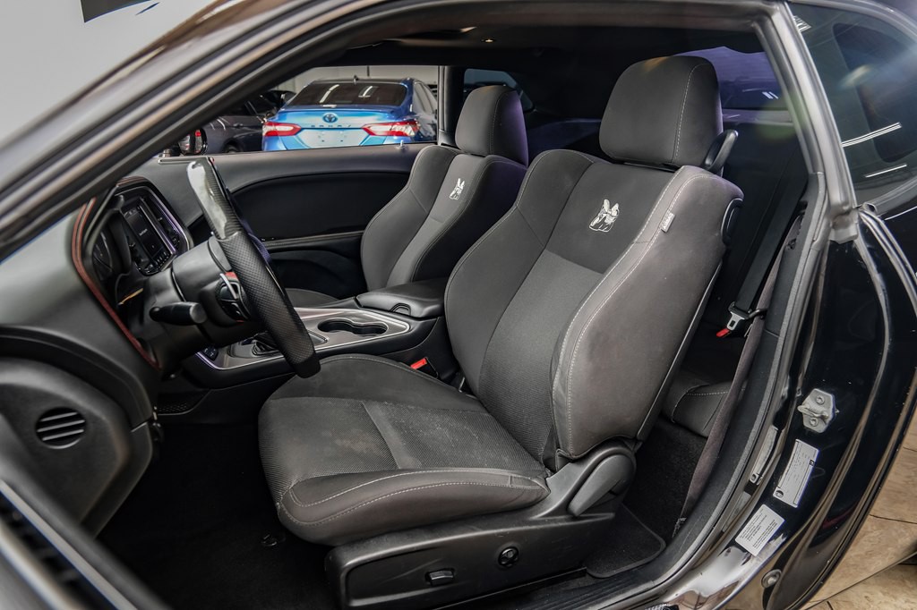 2017 Dodge Challenger Image 33