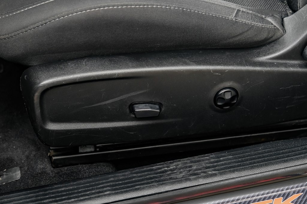 2017 Dodge Challenger Image 34