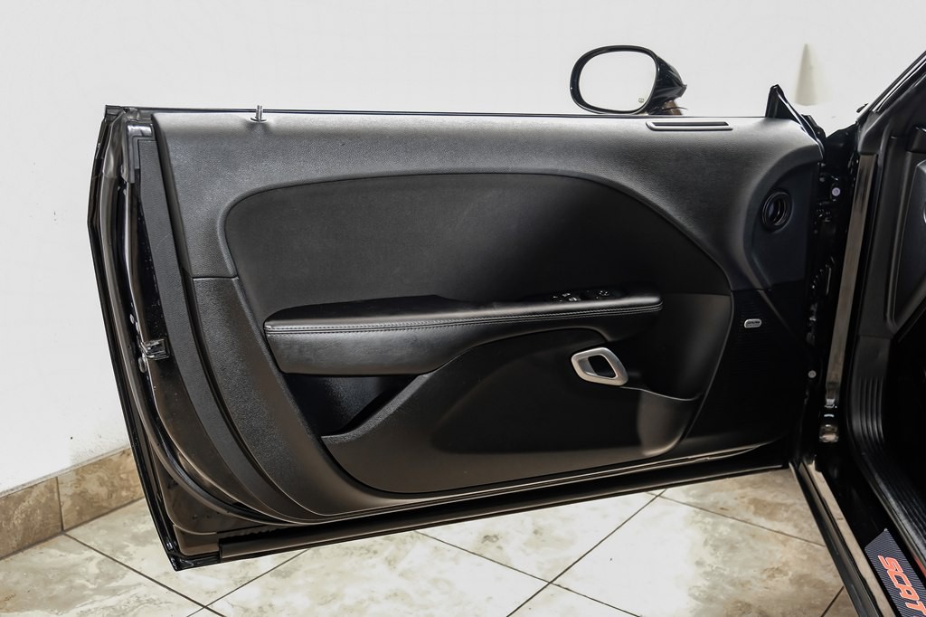 2017 Dodge Challenger Image 38