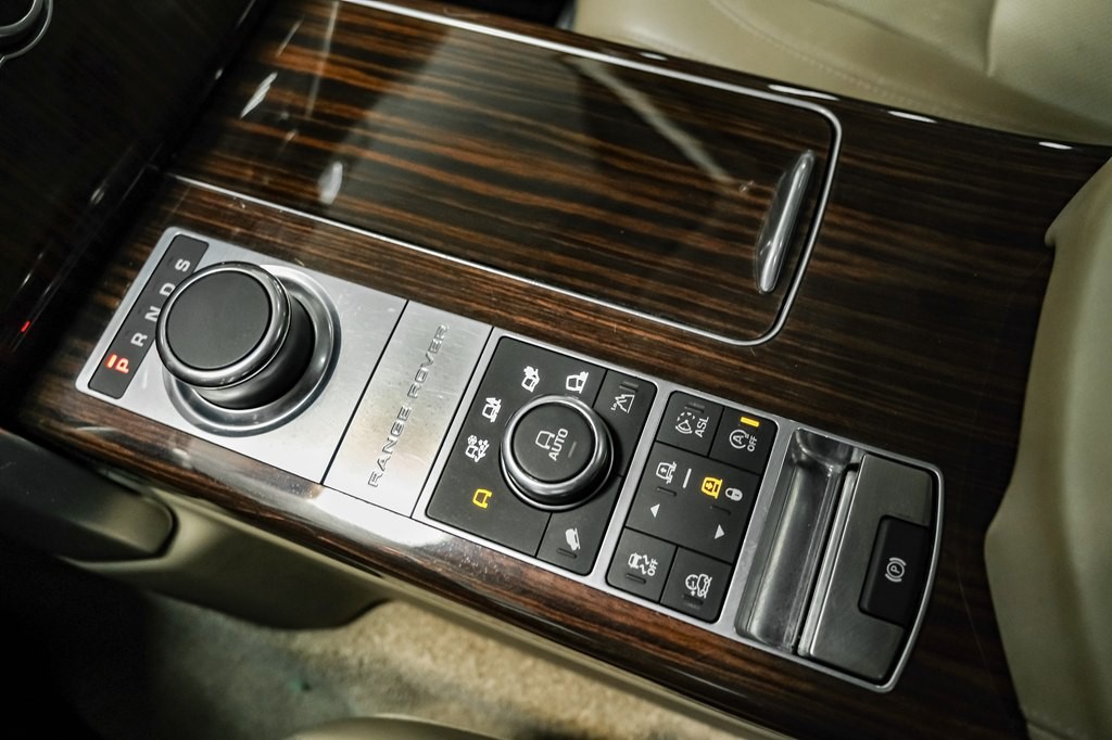 2016 Land Rover Range Rover Image 25