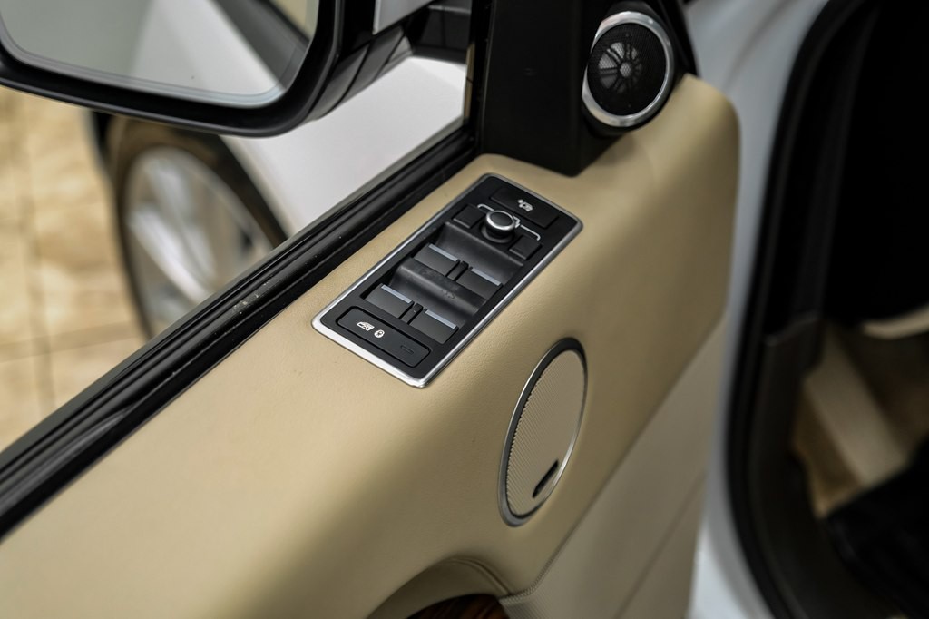 2016 Land Rover Range Rover Image 41