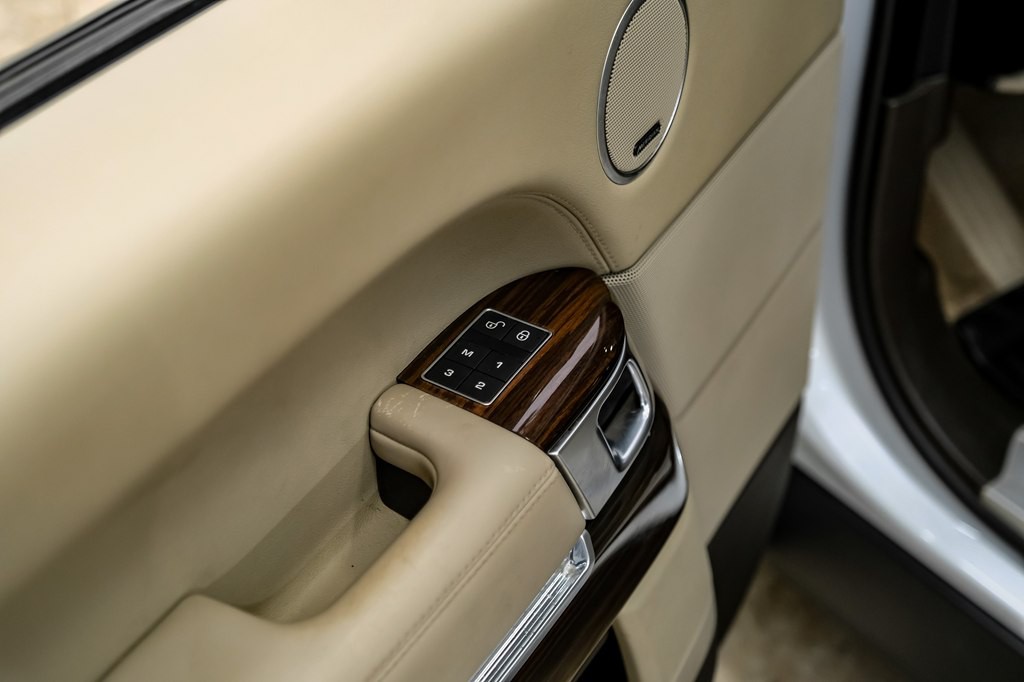 2016 Land Rover Range Rover Image 42