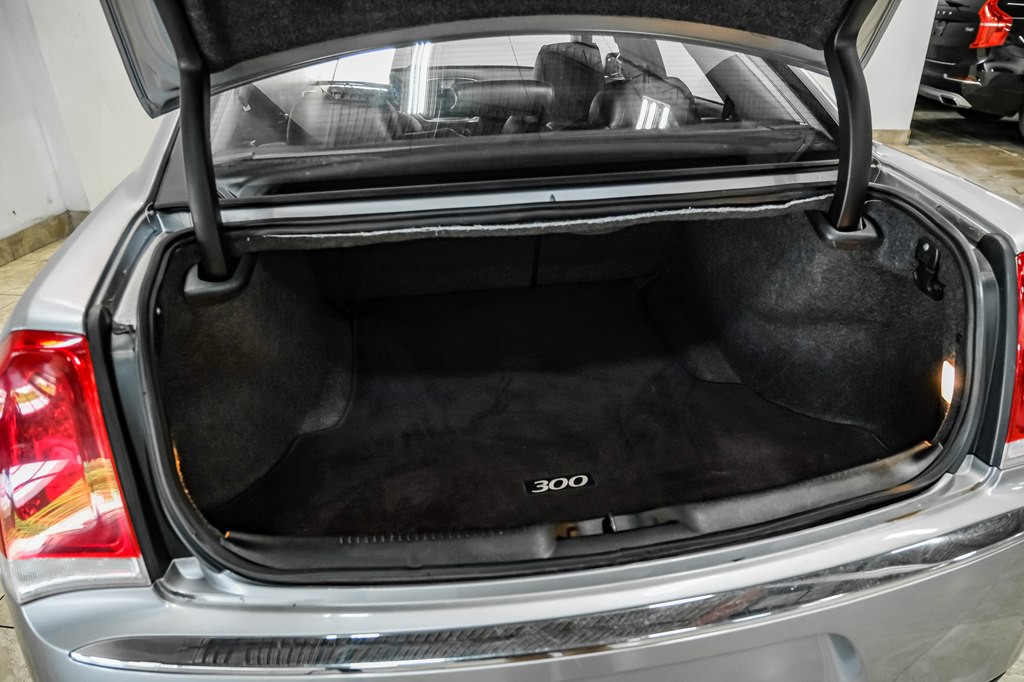2016 Chrysler 300 Image 2
