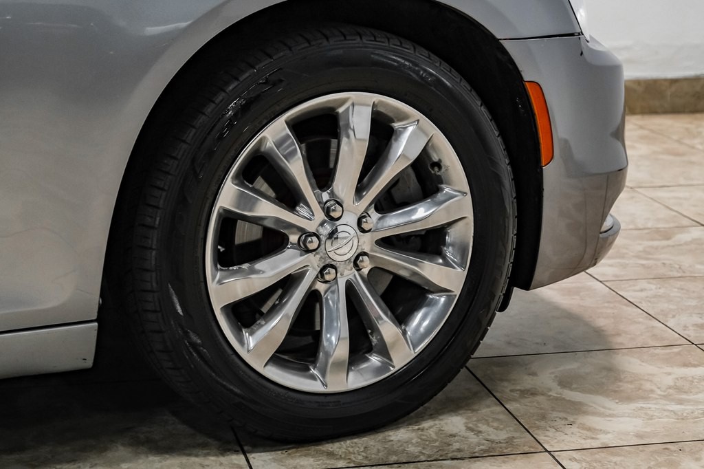 2016 Chrysler 300 Image 4