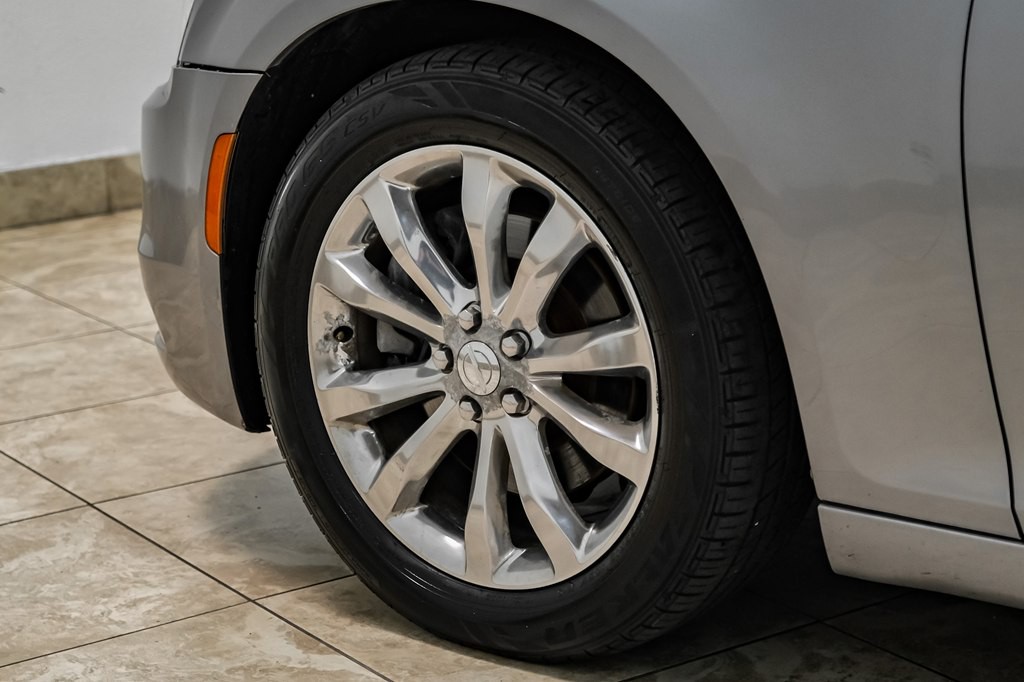 2016 Chrysler 300 Image 5