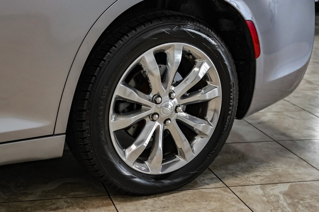 2016 Chrysler 300 Image 6