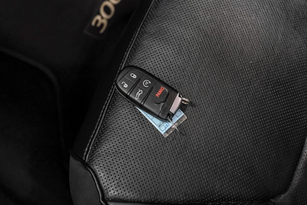 2016 Chrysler 300 Image 7