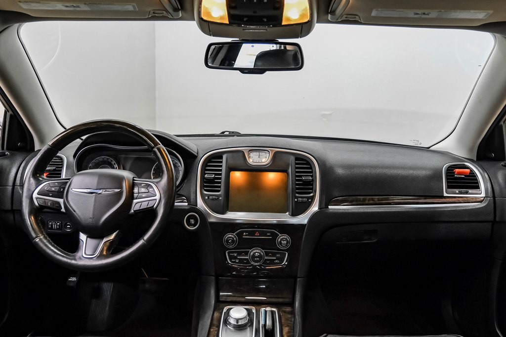 2016 Chrysler 300 Image 20