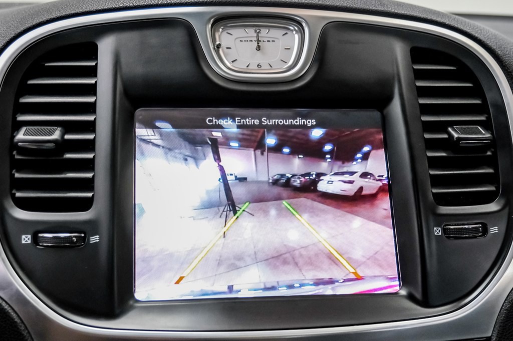 2016 Chrysler 300 Image 30