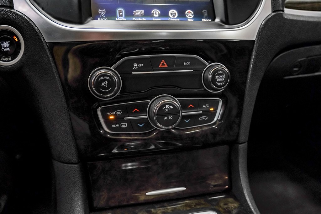 2016 Chrysler 300 Image 34