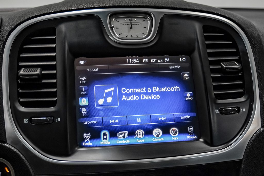 2016 Chrysler 300 Image 35