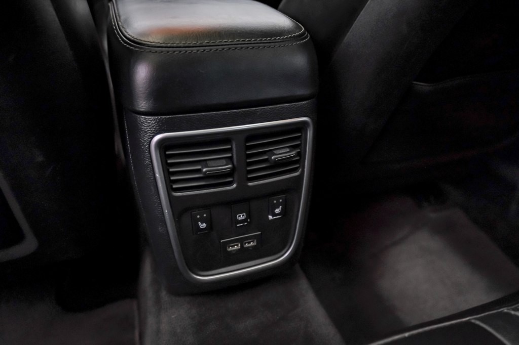 2016 Chrysler 300 Image 43