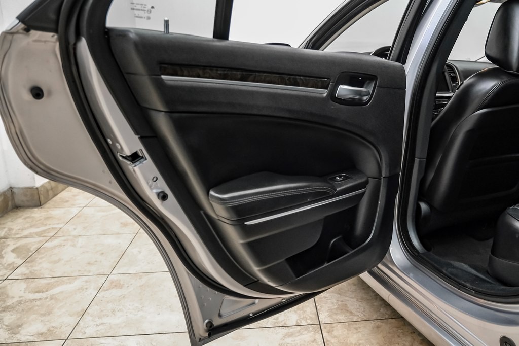 2016 Chrysler 300 Image 49