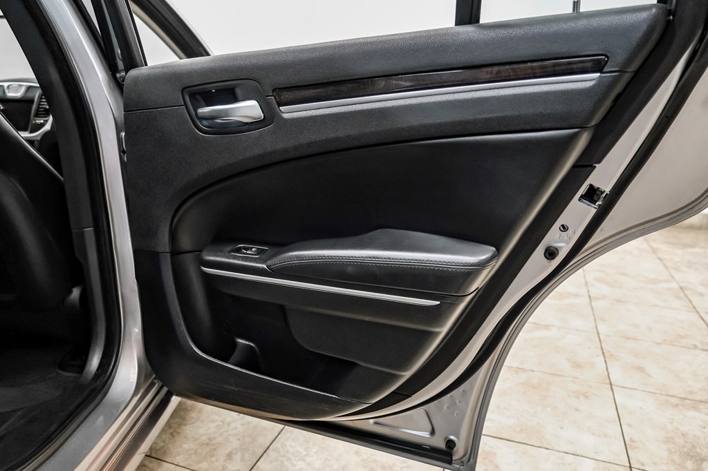 2016 Chrysler 300 Image 50