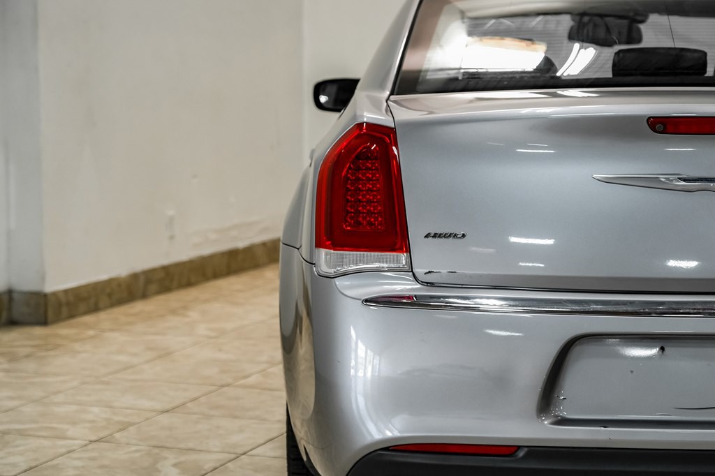 2016 Chrysler 300 Image 52