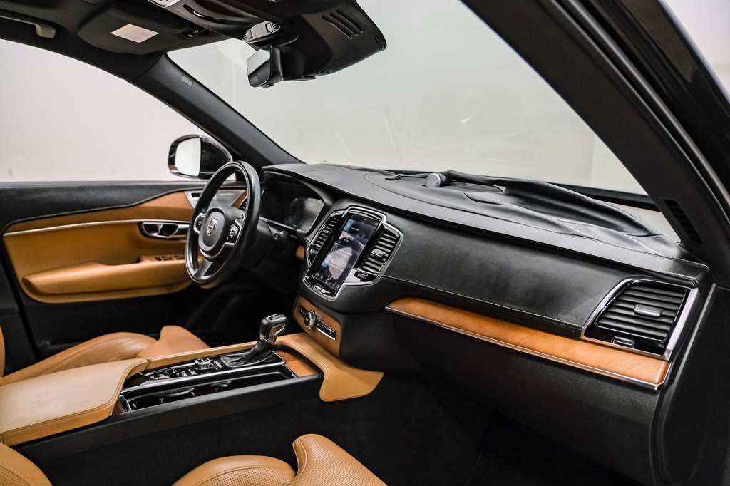 2016 Volvo XC90 Image 11