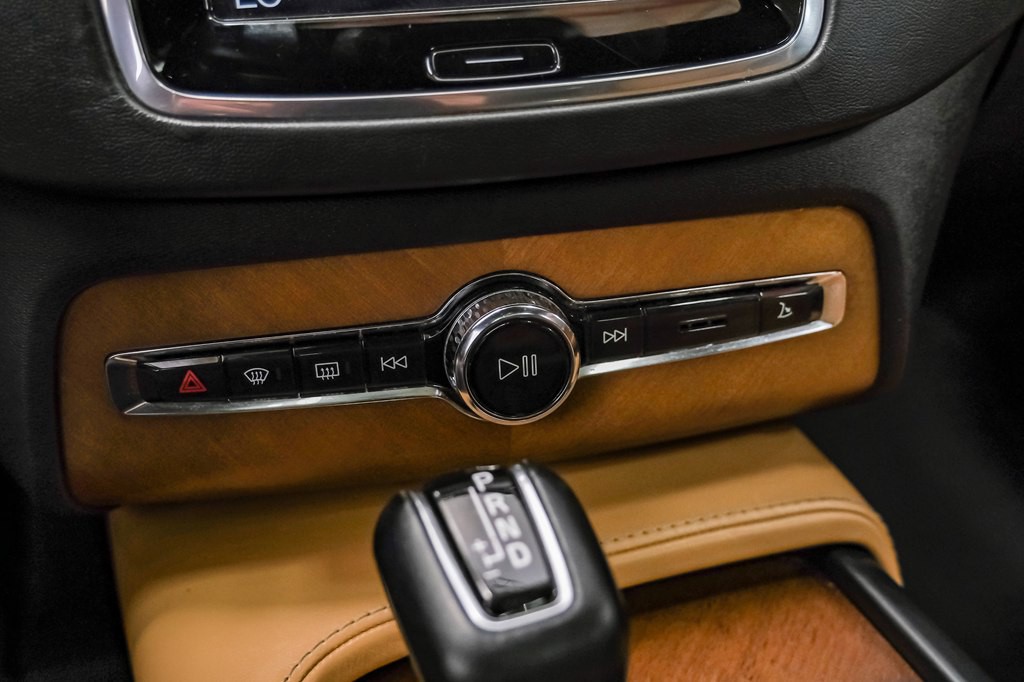 2016 Volvo XC90 Image 25