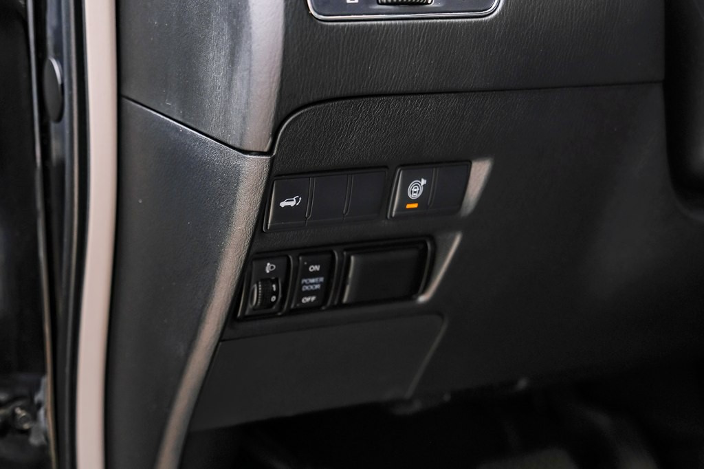 2018 Nissan Armada Image 38