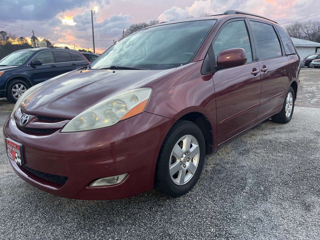 2010 Toyota Sienna Image 21