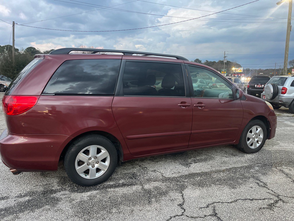 2010 Toyota Sienna Image 26