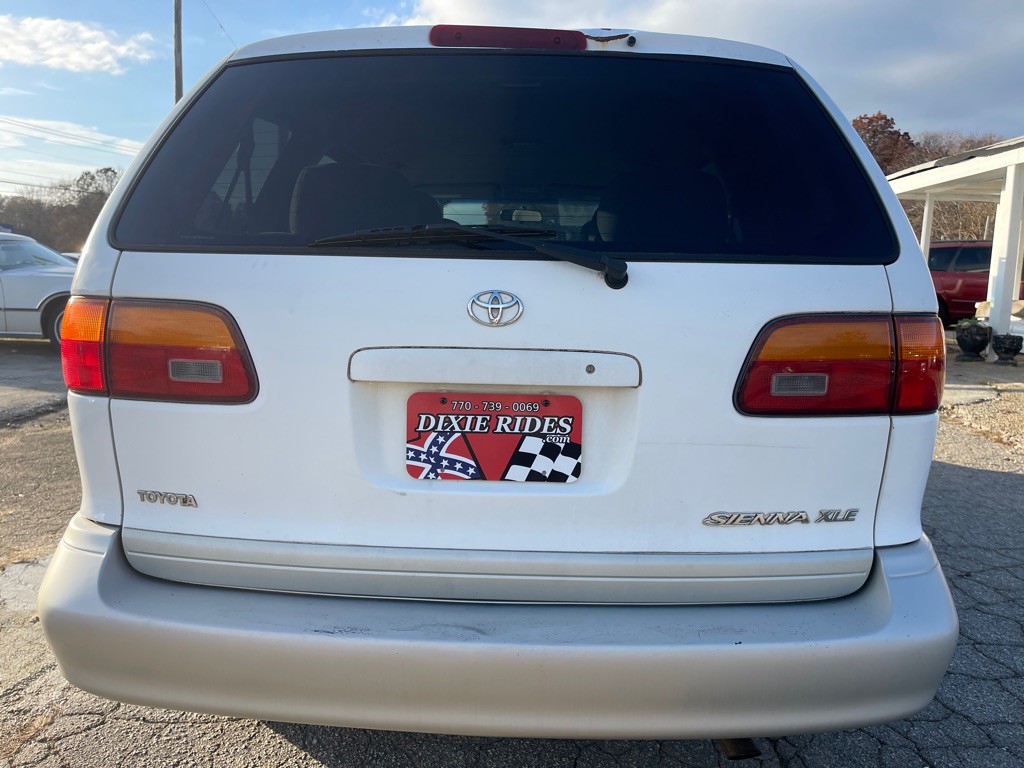 1998 Toyota Sienna Image 3