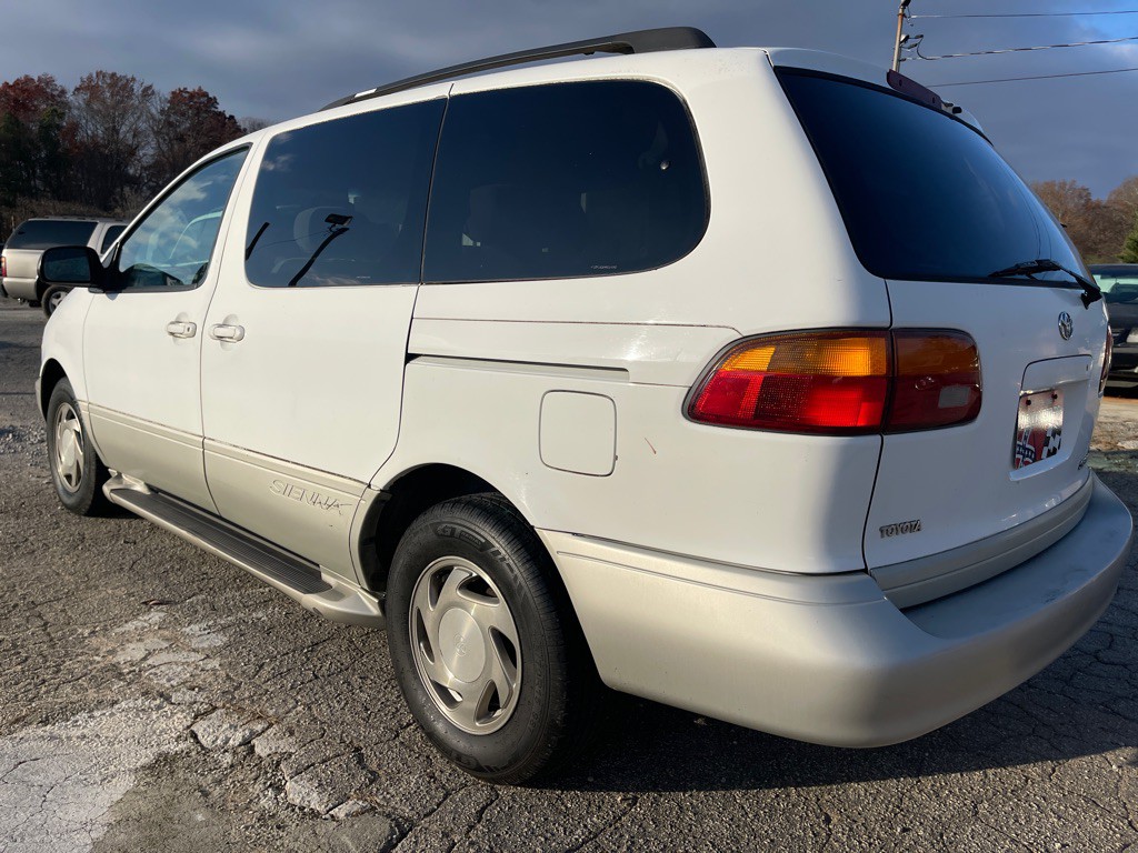 1998 Toyota Sienna Image 4