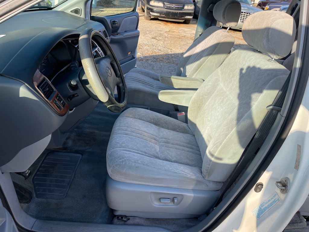1998 Toyota Sienna Image 9