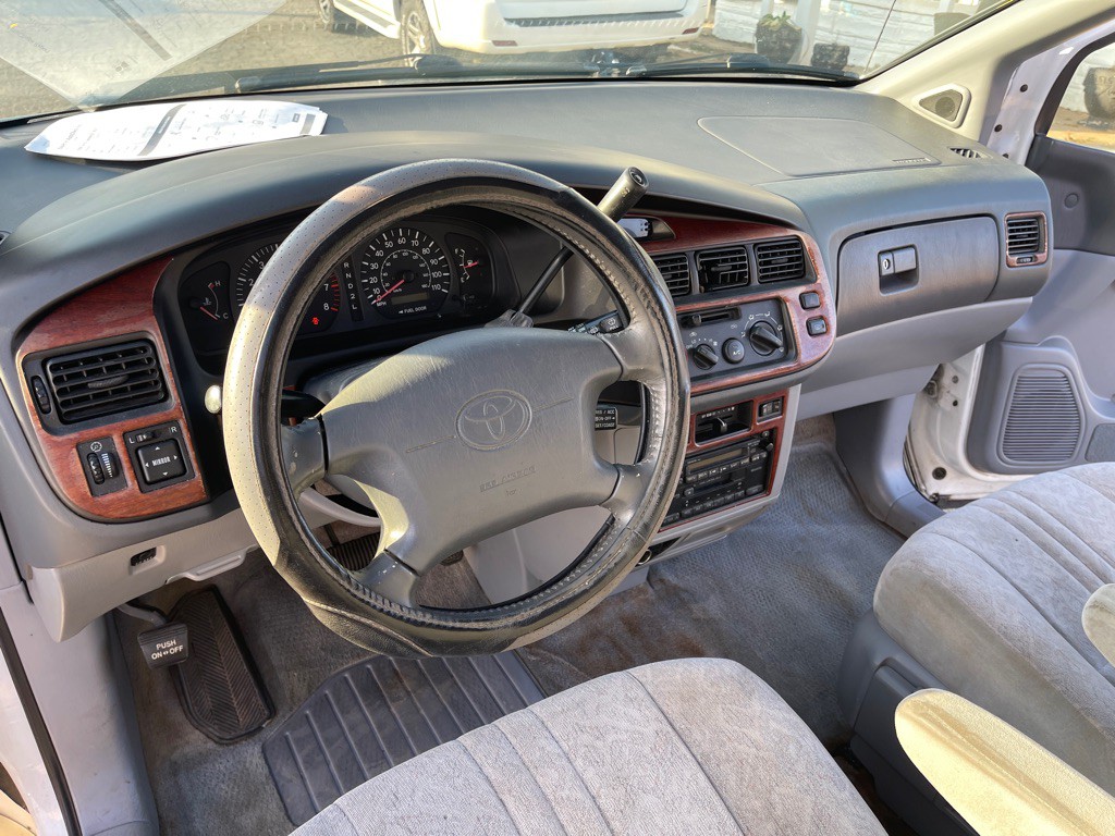 1998 Toyota Sienna Image 10