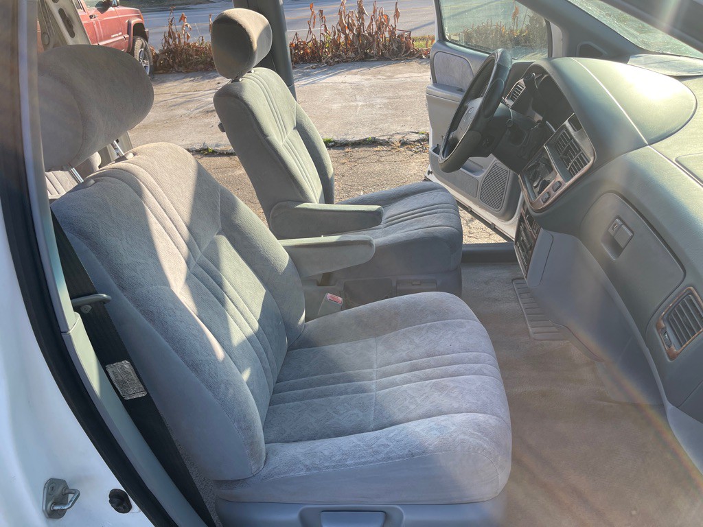 1998 Toyota Sienna Image 14