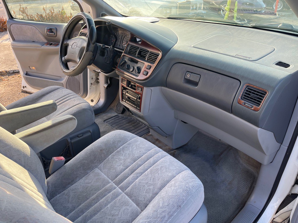 1998 Toyota Sienna Image 15