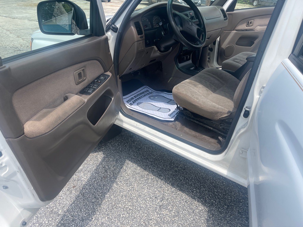 2000 Toyota 4Runner Image 8